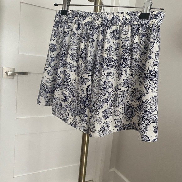 SHORTS - Picture 2 of 2